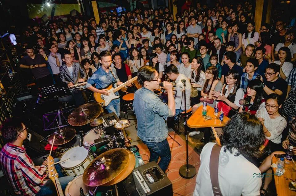 Acoustic Bar best bar in Saigon