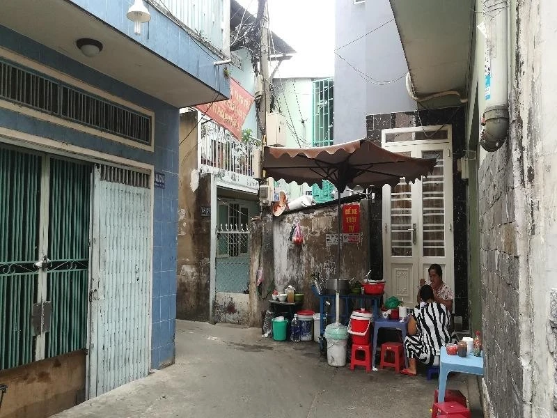 If you haven't come in the alleys, you haven't come to District 4 Saigon