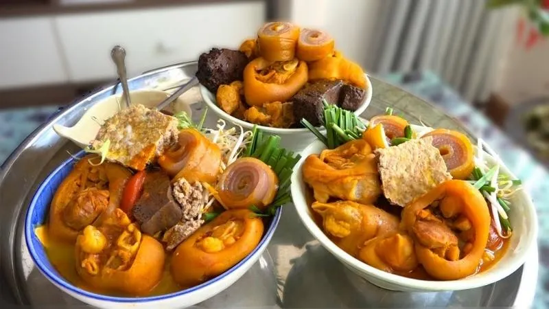 Does Vietnamese Bun Rieu Have Pork?