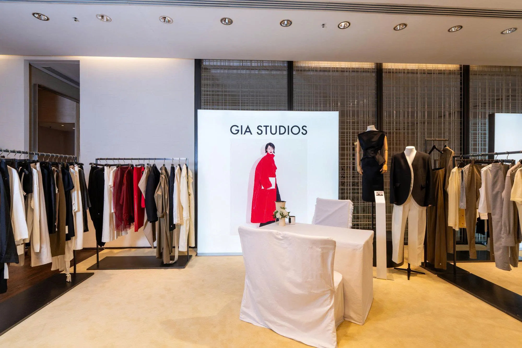 GIA STUDIOS: The Epitome of Minimalist Elegance