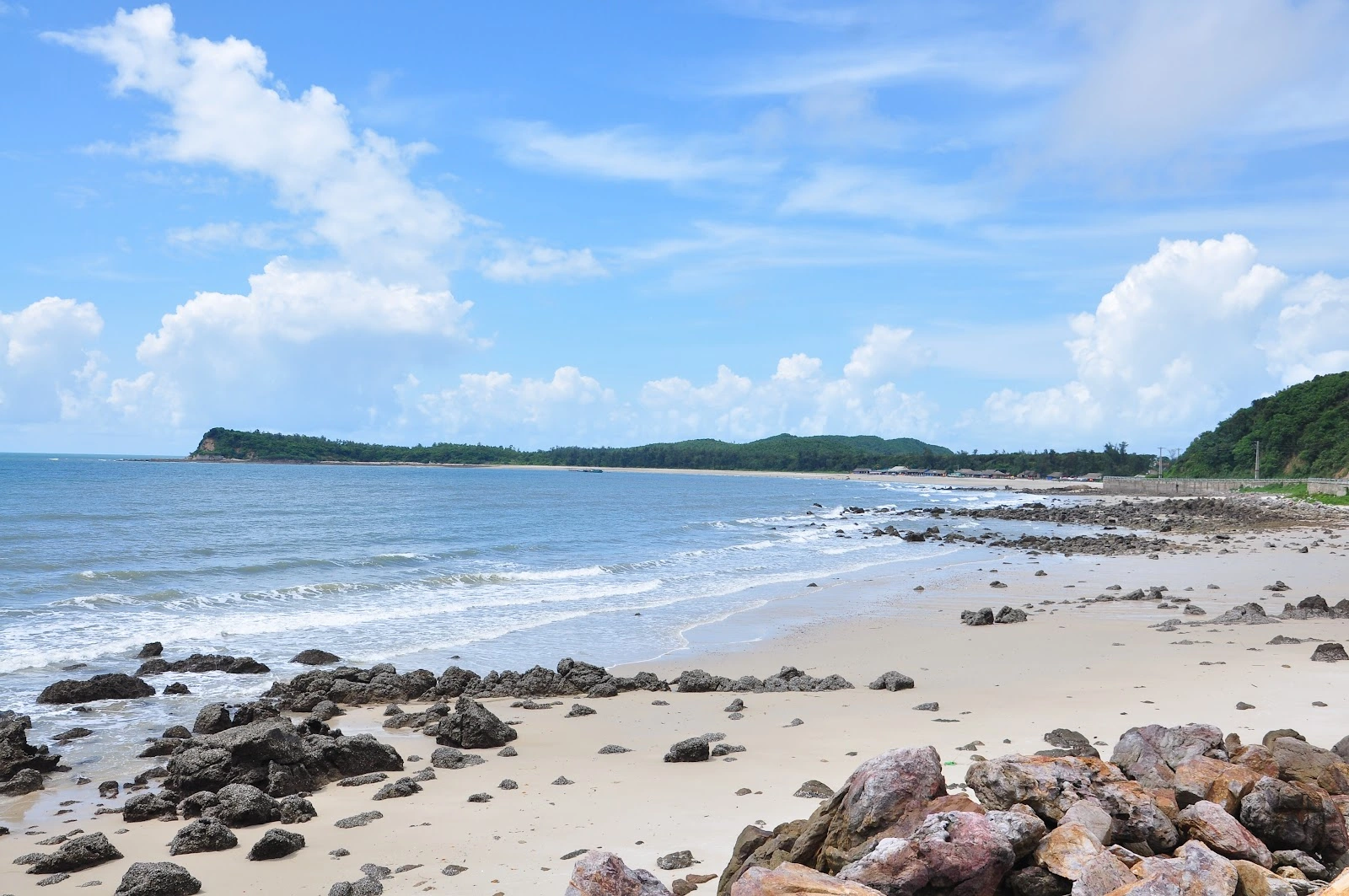Son Hao Beach long sandy beach Bai Tu Long Bay