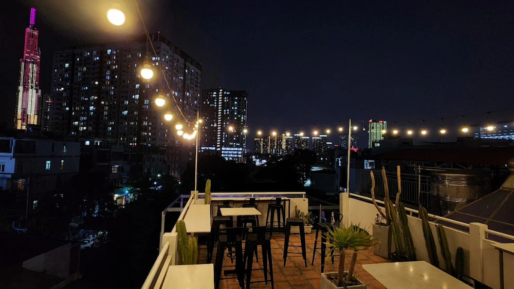 Thoáng rooftop bar Bình Thạnh