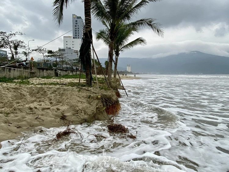 Vietnam beach conditions changing by season