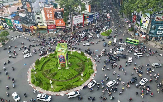 Vietnam roundabouts are more ordered than you think