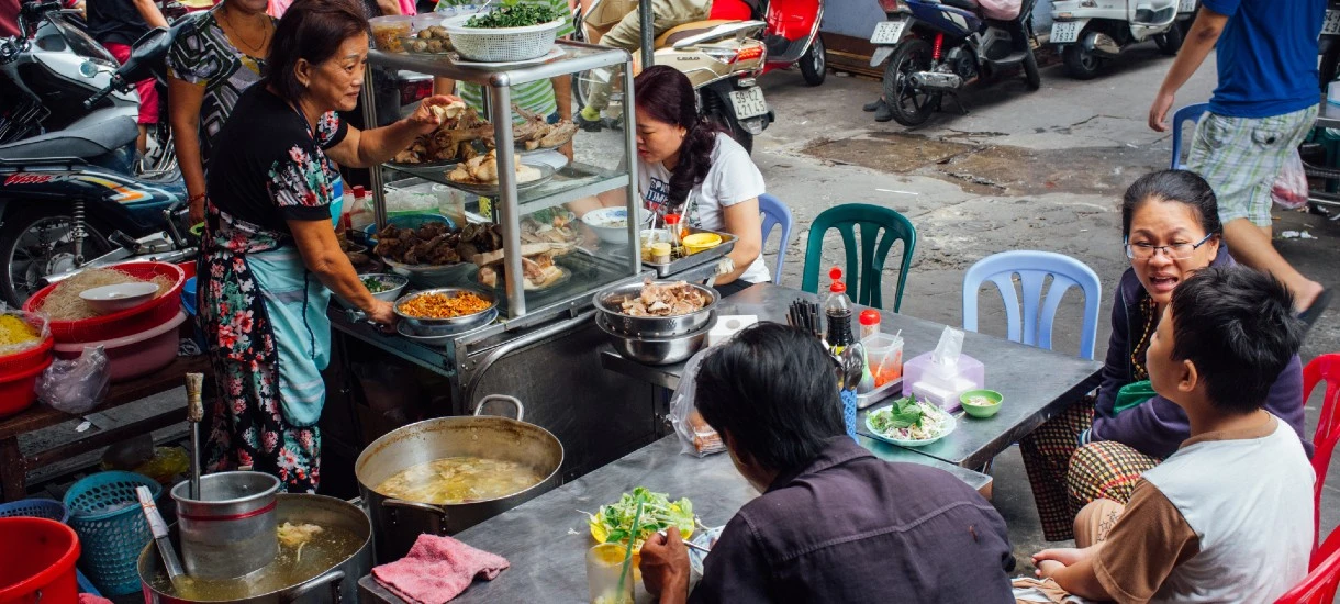 Vietnamese street breakfast faster than fast food