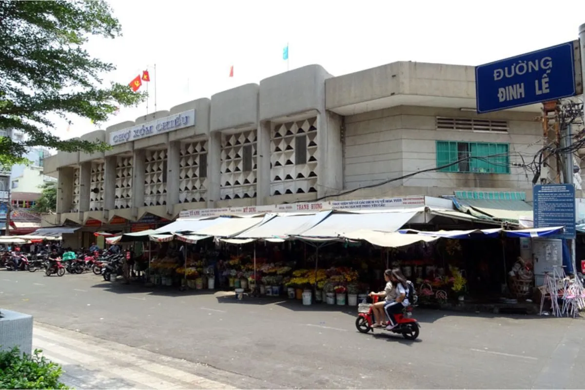 Xom Chieu Market - One of the oldest markets in Saigon