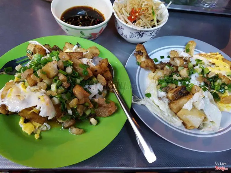 bot chien (fried rice flour cakes) street food in Saigon