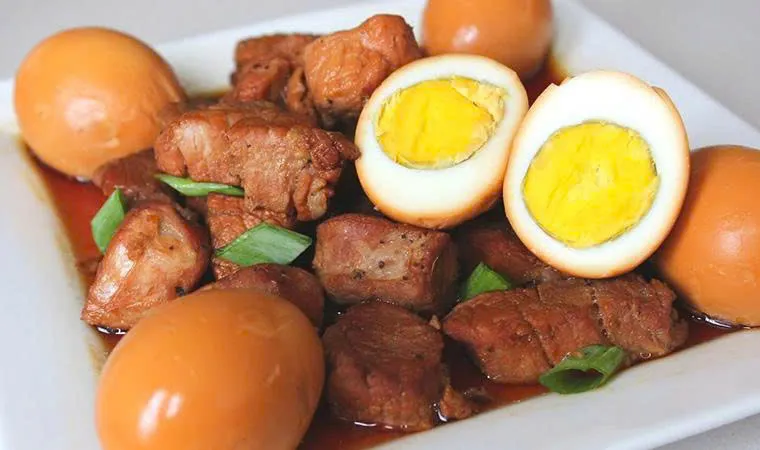 braised pork with duck eggs (thịt kho hột vịt)