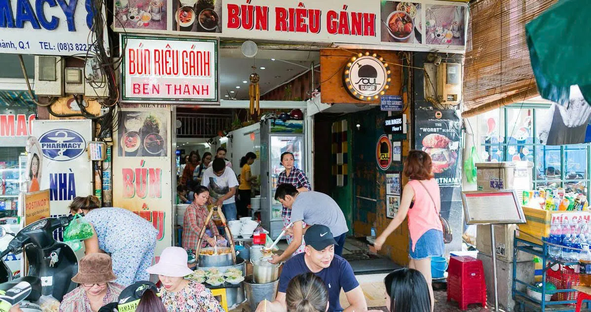 Bún Riêu Ganh – The Culinary Icon of Ben Thanh Market