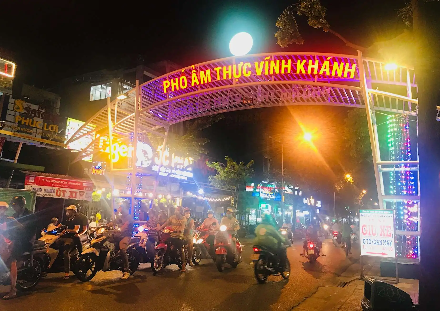 You've never seen seafood like on Vinh Khanh street District 4