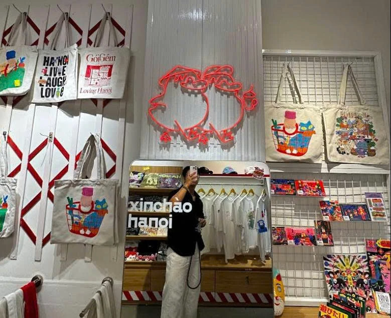 Graphic Tote Bags