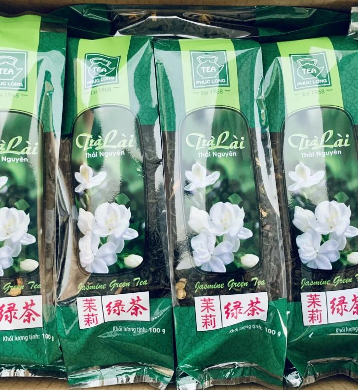 Enjoying tea with mooncakes