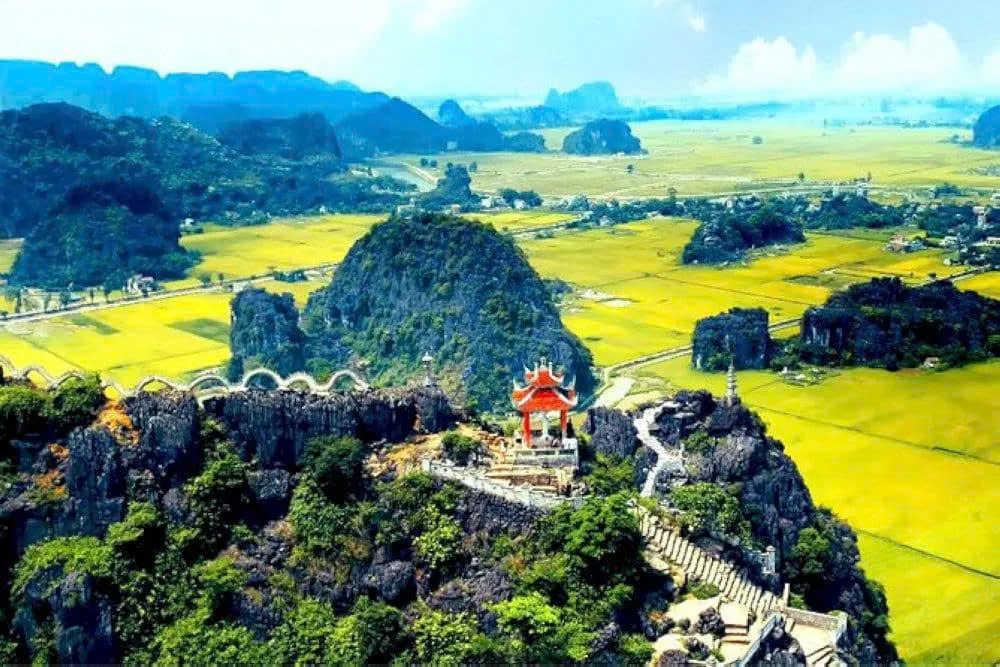Lying Dragon Mountain (Hang Mua, Ninh Binh)