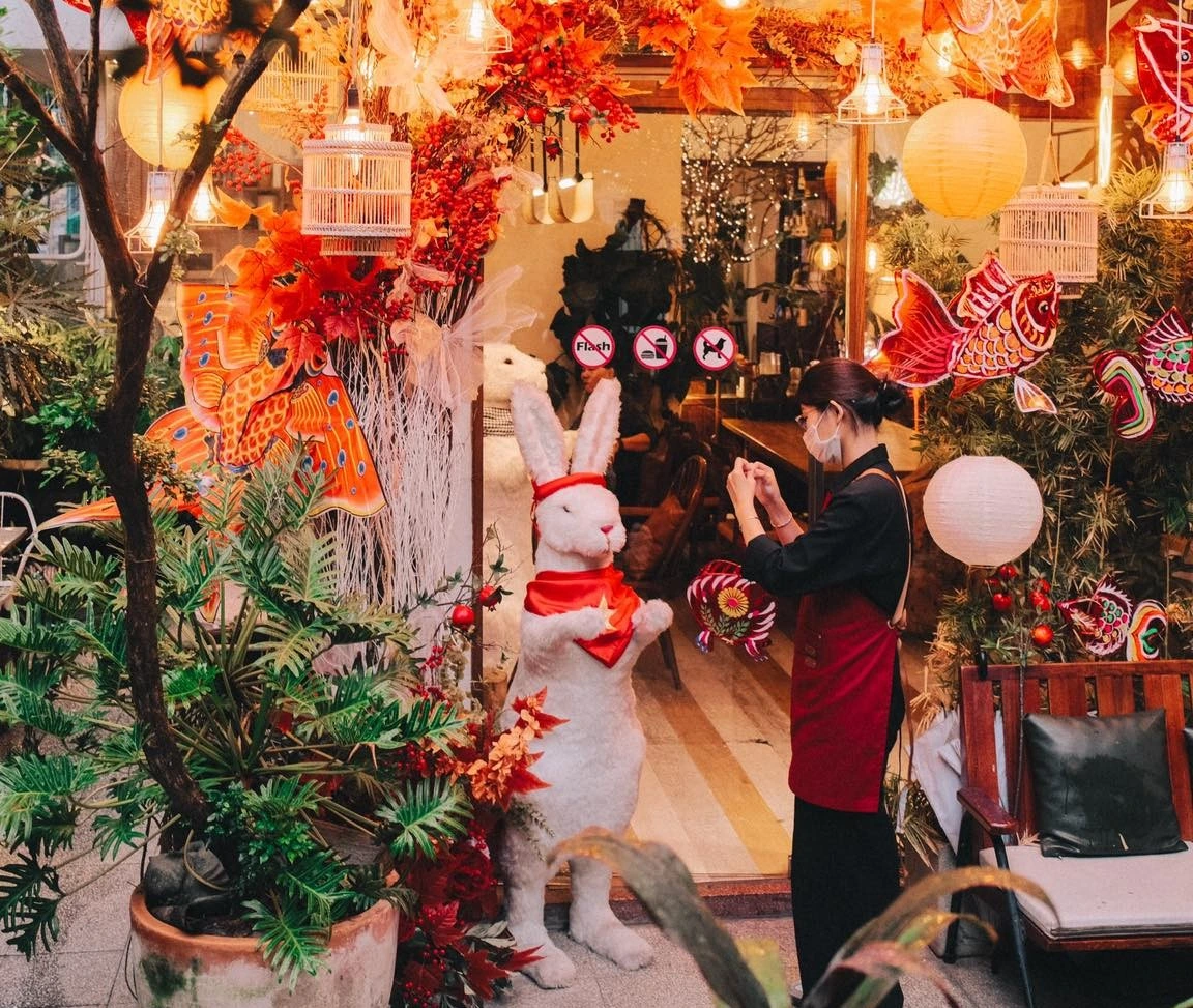 Charming Mid-Autumn decor at Oromia Coffee & Lounge