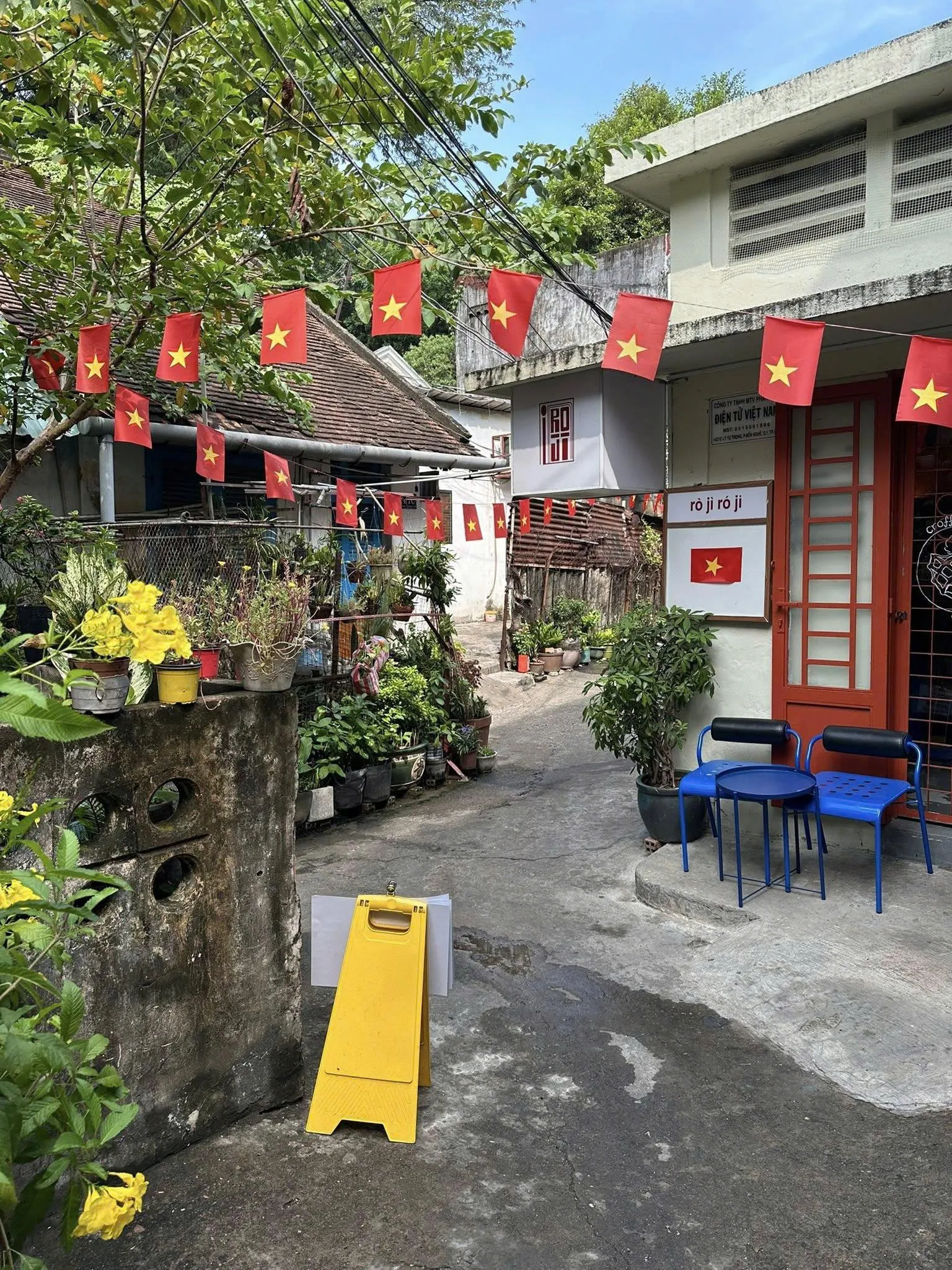 Roji cafe Chu Mạnh Ninh District 1