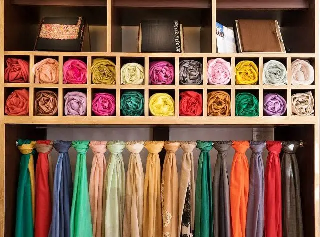 Vietnamese silk souvenir shops