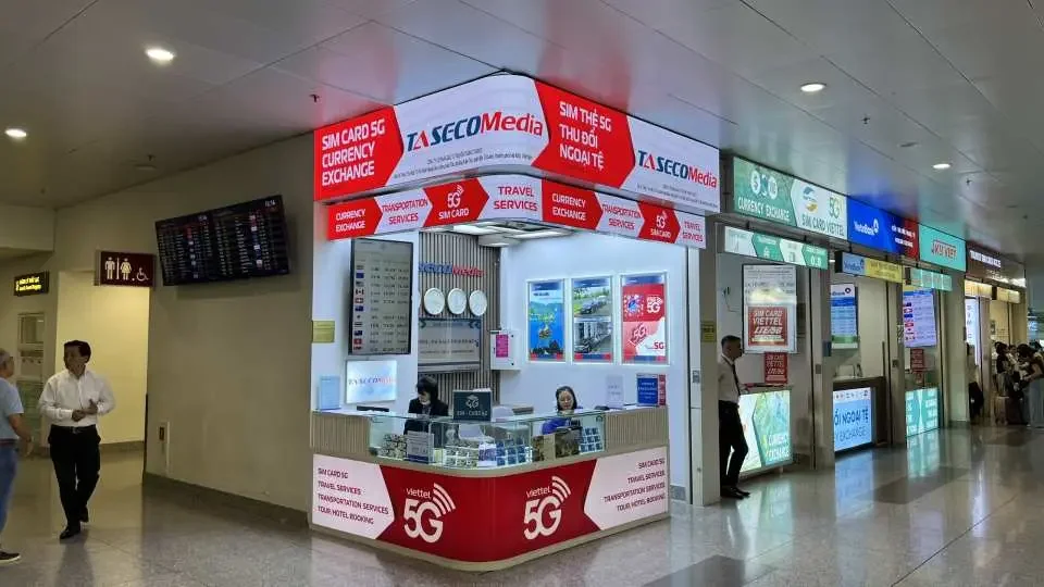 Sim kiosks right in Noi Bai International airport
