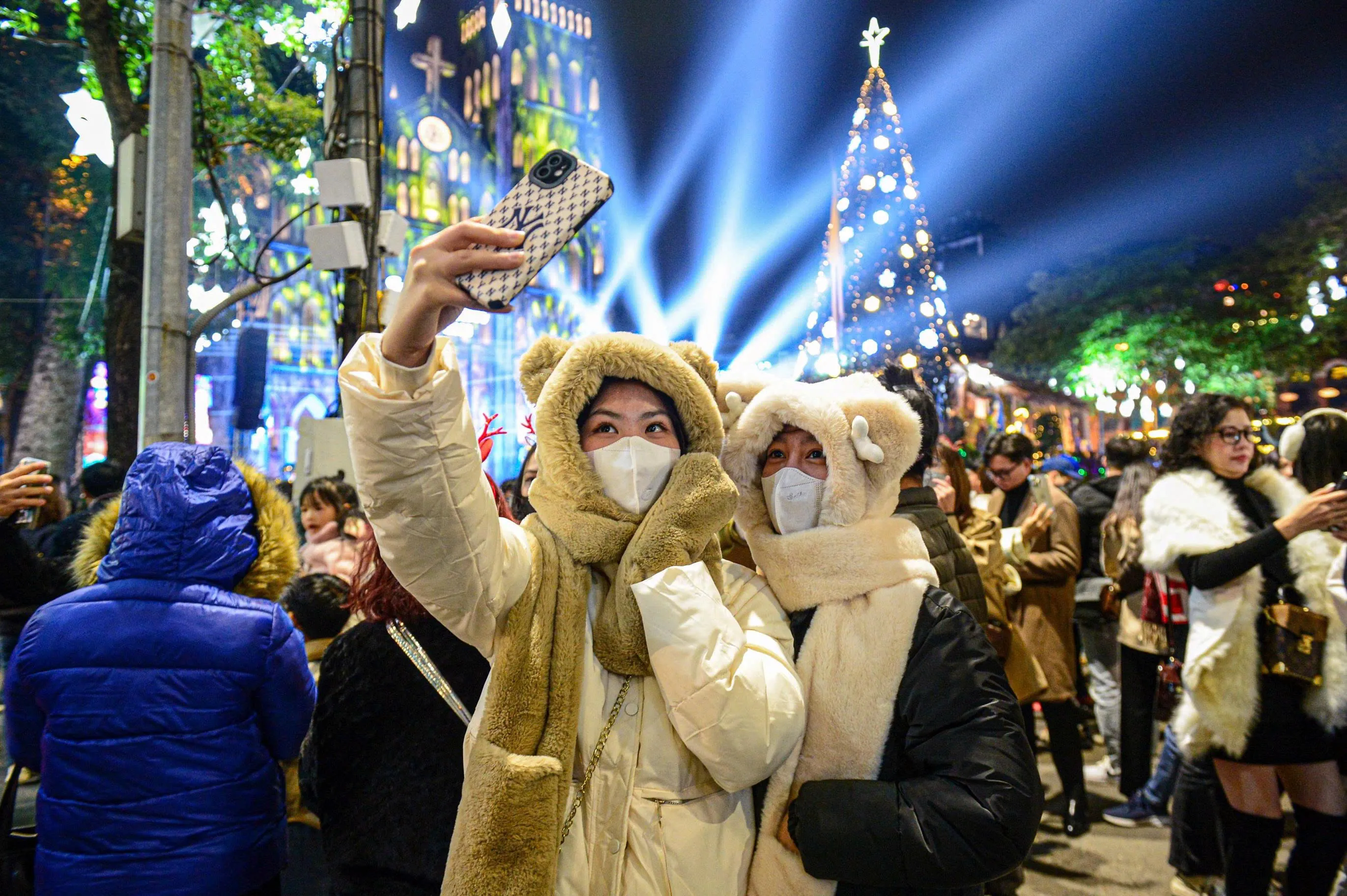 traffic christmas eve in hanoi