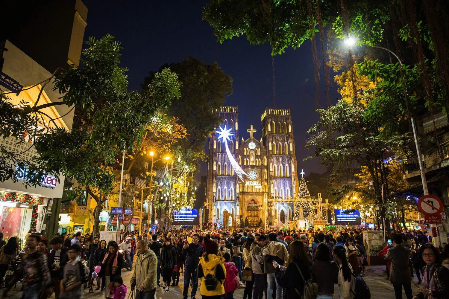 traffic christmas eve in Ho Chi Minh