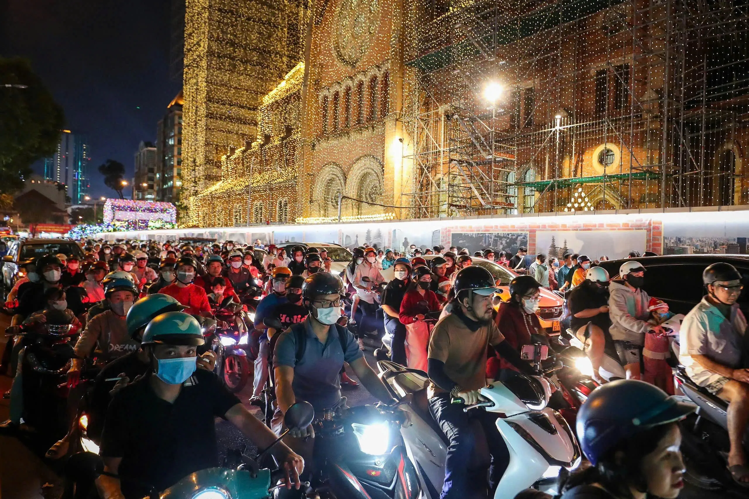 traffic christmas in saigon