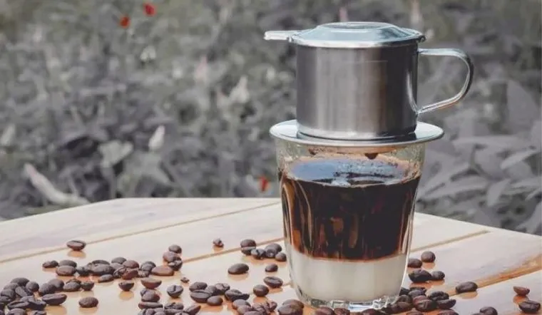 vietnam coffee and phin filter
