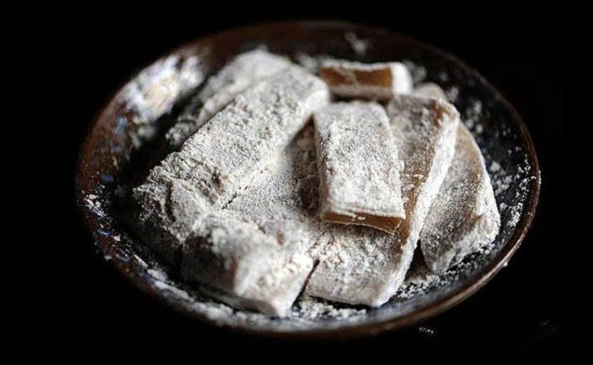 Bánh Chè Lam (Vietnamese Sticky Rice Ginger Cake)