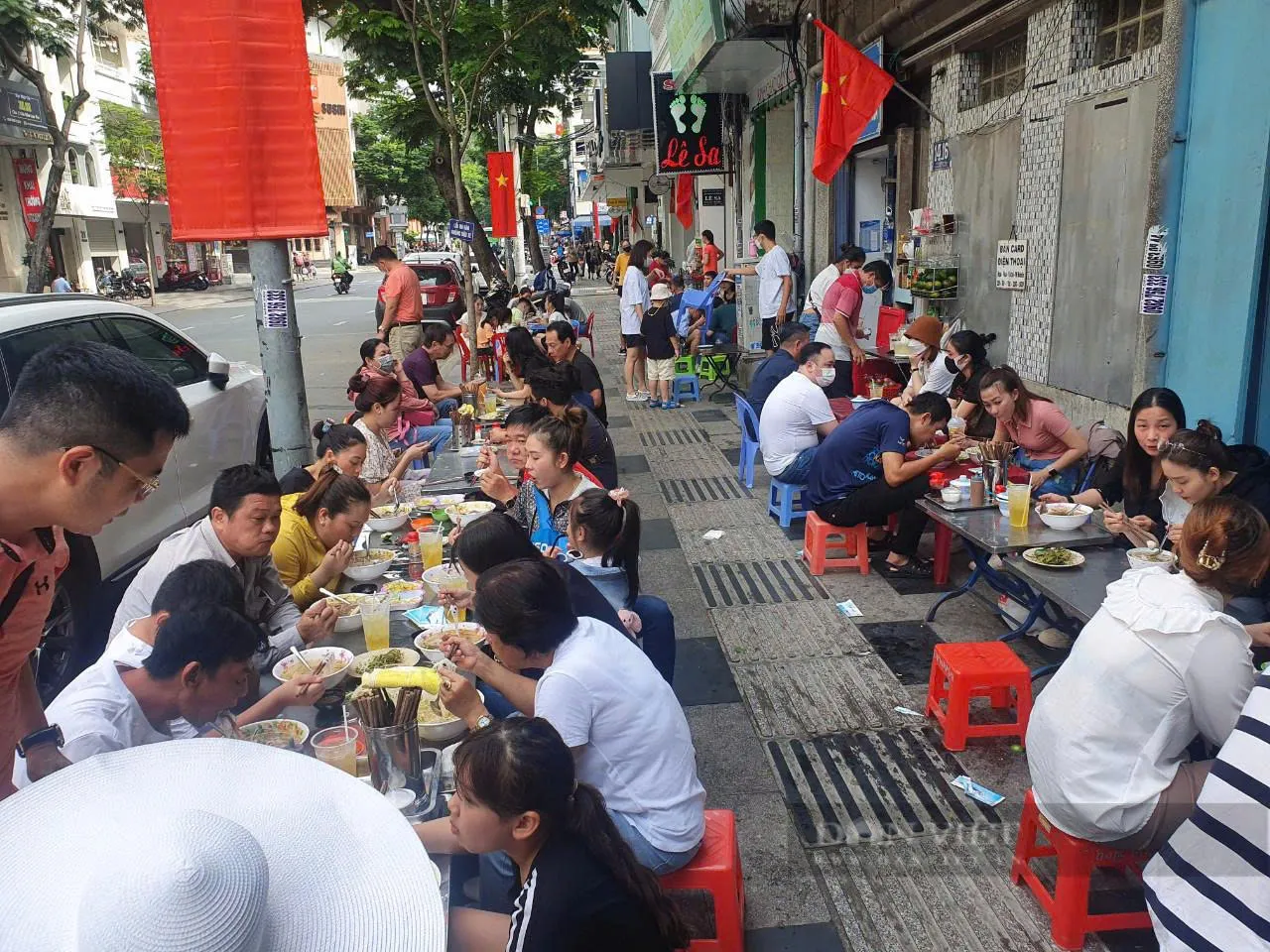 Why Saigonese like street food